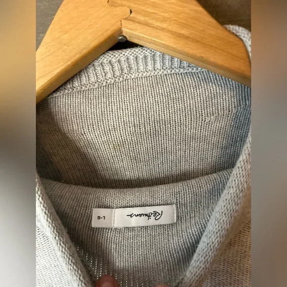 Minimal tunic length sweater - Picture 7 of 12